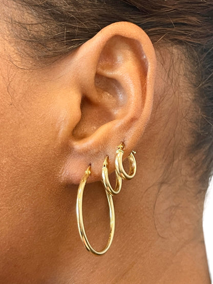 18k Medium classic hoops